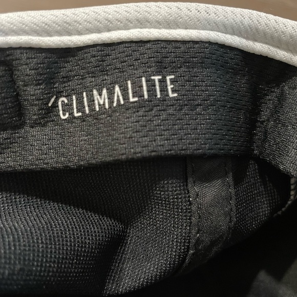 Adidas “Superlite” unisex moisture-wicking baseball hat, very good condition - Picture 6 of 6